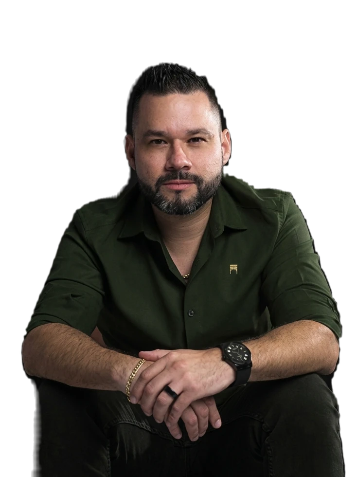Eliud Izguerra, asesor inmobiliario de República Maya